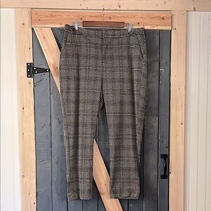 Brown Trousers with Classic Plaid Pattern